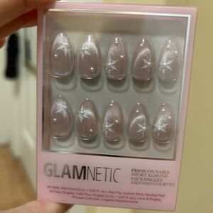 Glamnetic Nails - Short -Press On with Glue